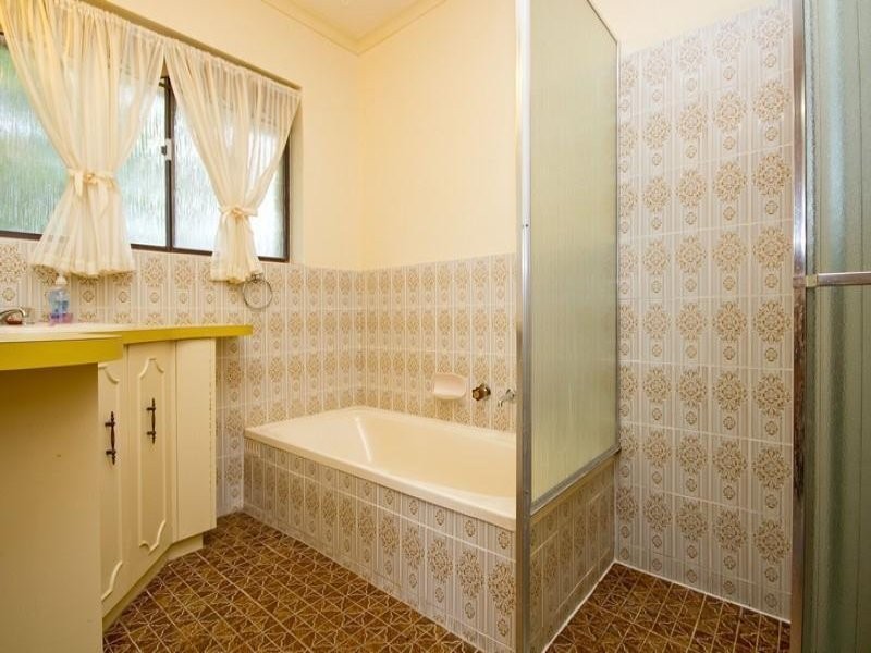 1 Derwent Terrace, Valley View SA 5093