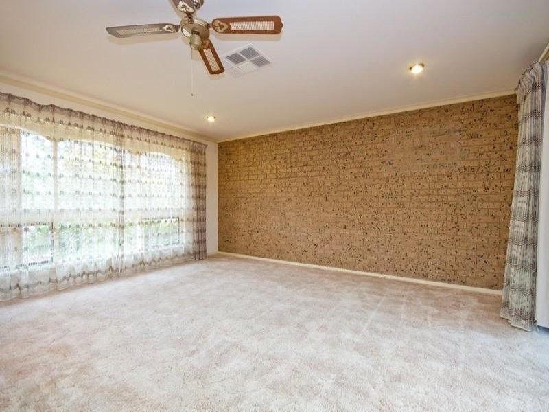 1 Derwent Terrace, Valley View SA 5093