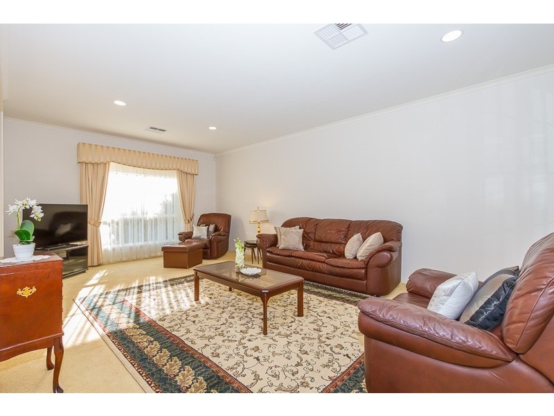 27 Gleeson Crescent, Rostrevor SA 5073