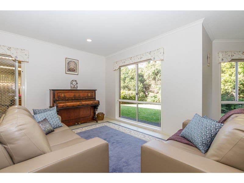 27 Gleeson Crescent, Rostrevor SA 5073