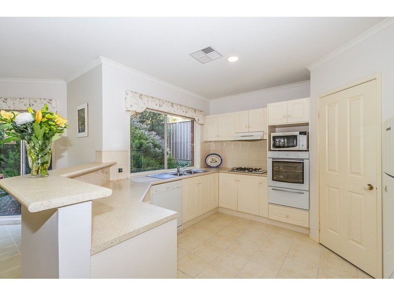 27 Gleeson Crescent, Rostrevor SA 5073