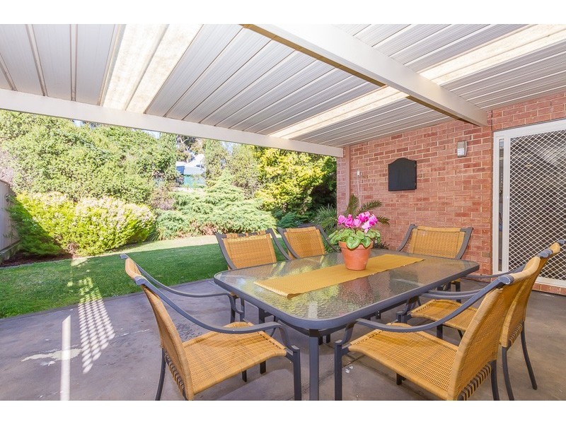 27 Gleeson Crescent, Rostrevor SA 5073