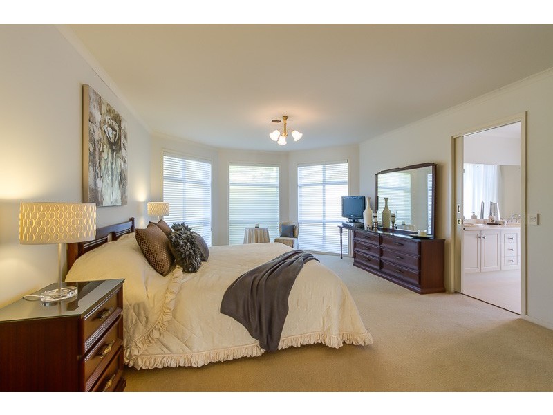 27 Gleeson Crescent, Rostrevor SA 5073