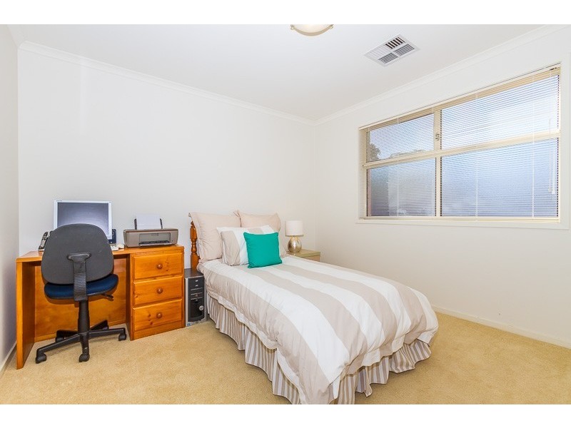 27 Gleeson Crescent, Rostrevor SA 5073