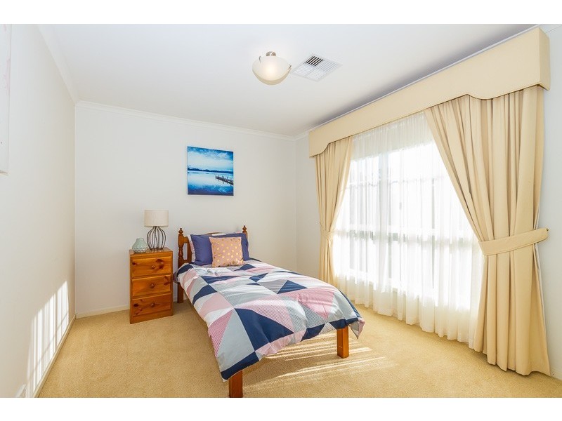 27 Gleeson Crescent, Rostrevor SA 5073