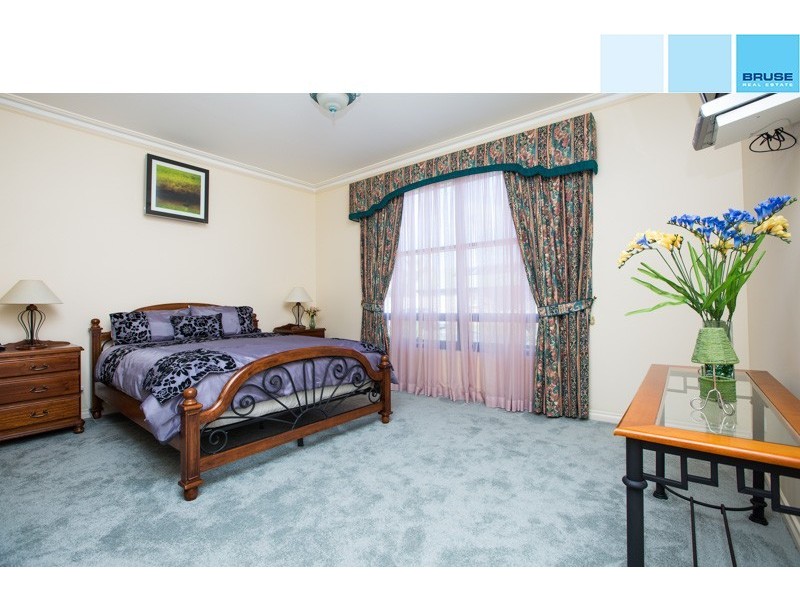 8 Victoria Drive, Oakden SA 5086