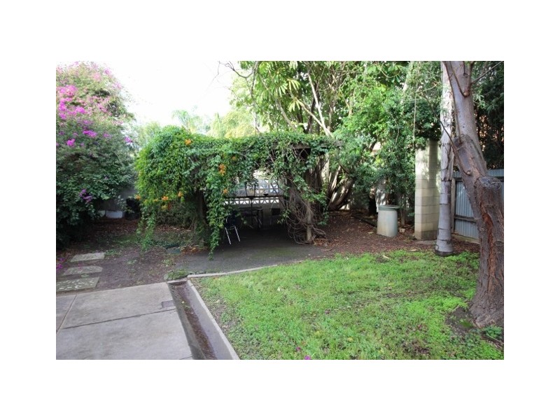 9/21 Laught Avenue, Black Forest SA 5035