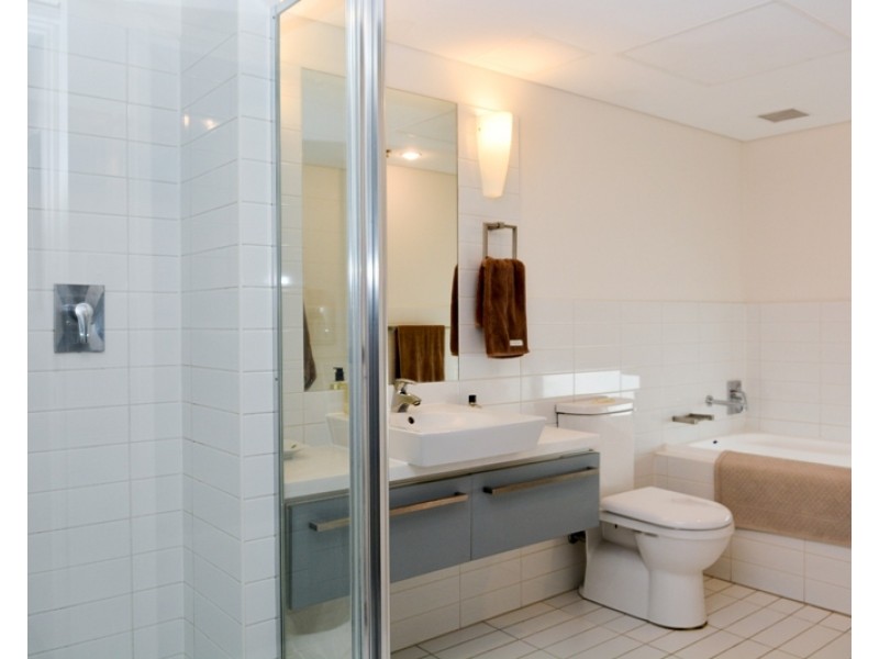 1002/102 – 105 North Terrace, Adelaide SA 5000