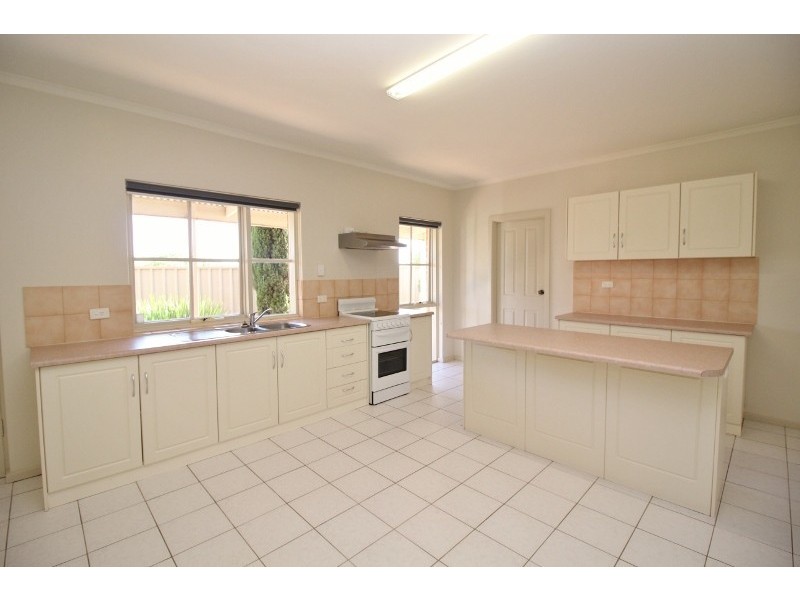 2 Friendship Crescent, Wynn Vale SA 5127