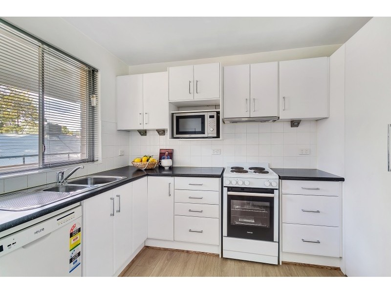 9/21 Laught Avenue, Black Forest SA 5035