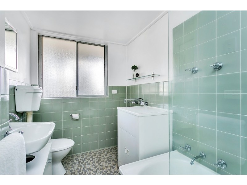 9/21 Laught Avenue, Black Forest SA 5035