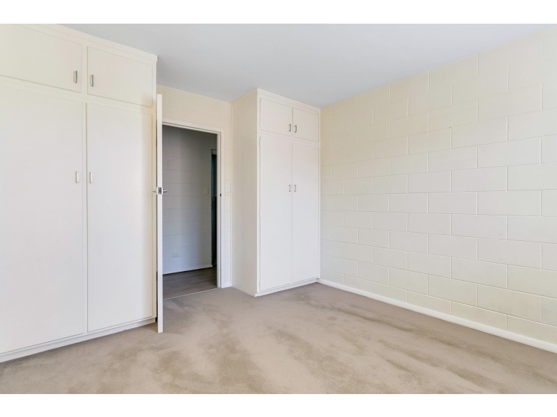 9/21 Laught Avenue, Black Forest SA 5035