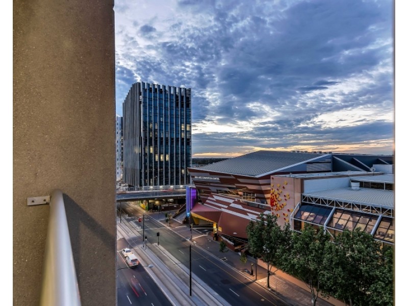 802/96 North Terrace, Adelaide SA 5000