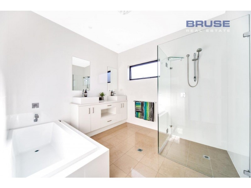 16 Dinwoodie Avenue, Clarence Gardens SA 5039