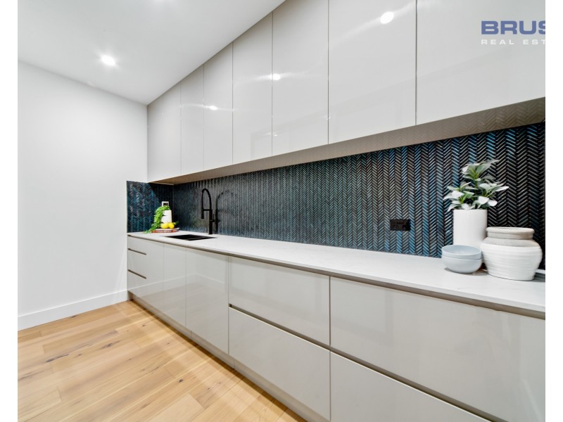 118 Seaview Road, Tennyson SA 5022