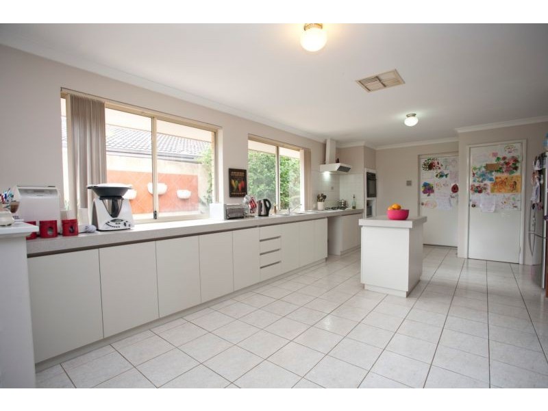 11 Millstream Place, Success WA 6164