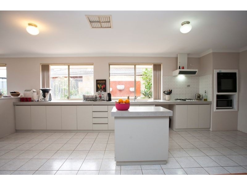 11 Millstream Place, Success WA 6164