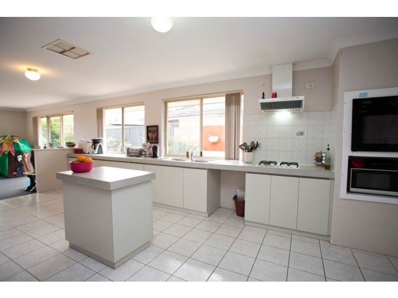 11 Millstream Place, Success WA 6164