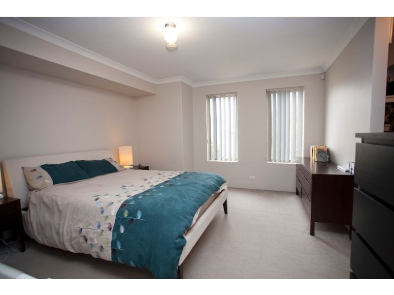 11 Millstream Place, Success WA 6164