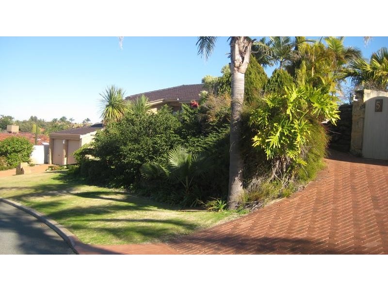 5 Peak Court, Leeming WA 6149