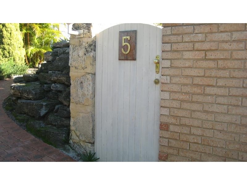 5 Peak Court, Leeming WA 6149