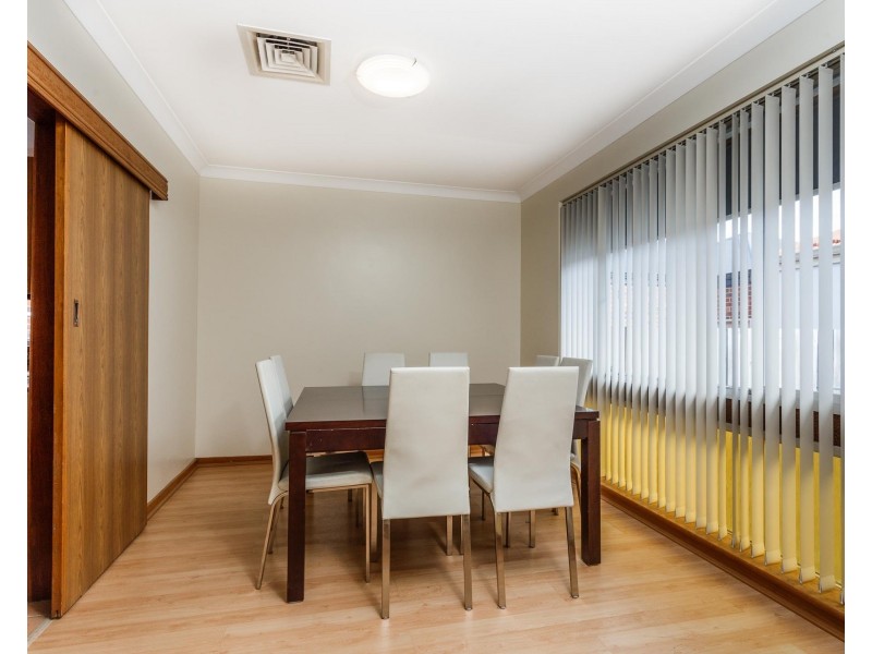 5 Coleman Crescent, Melville WA 6156