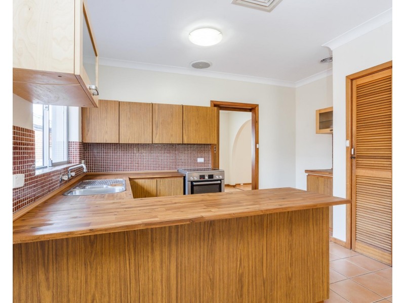 5 Coleman Crescent, Melville WA 6156