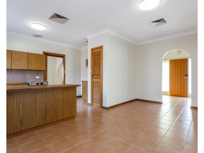 5 Coleman Crescent, Melville WA 6156