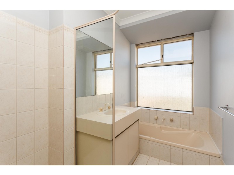 81 The Avenue, Warnbro WA 6169