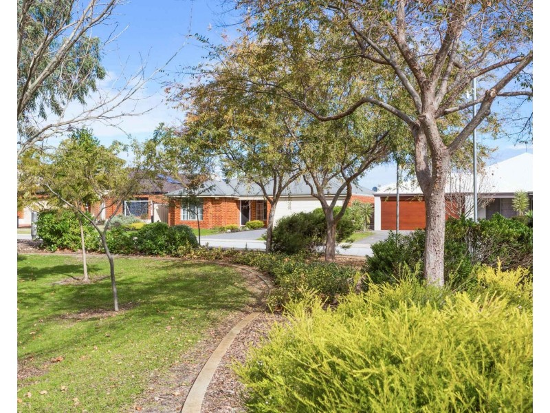 5 Versailles Place, Aubin Grove WA 6164