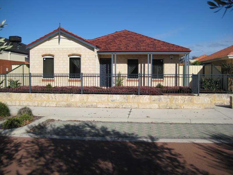 12 Richmond Entrance, Success WA 6164