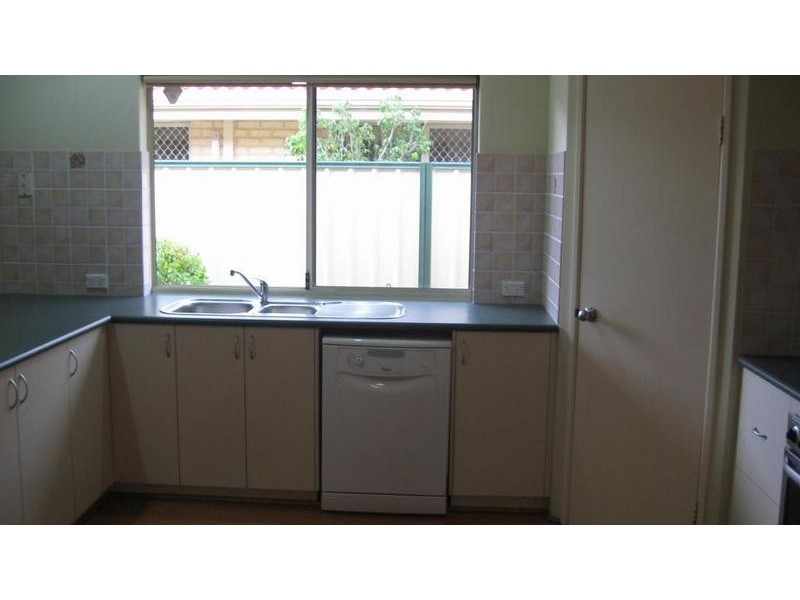 12 Richmond Entrance, Success WA 6164