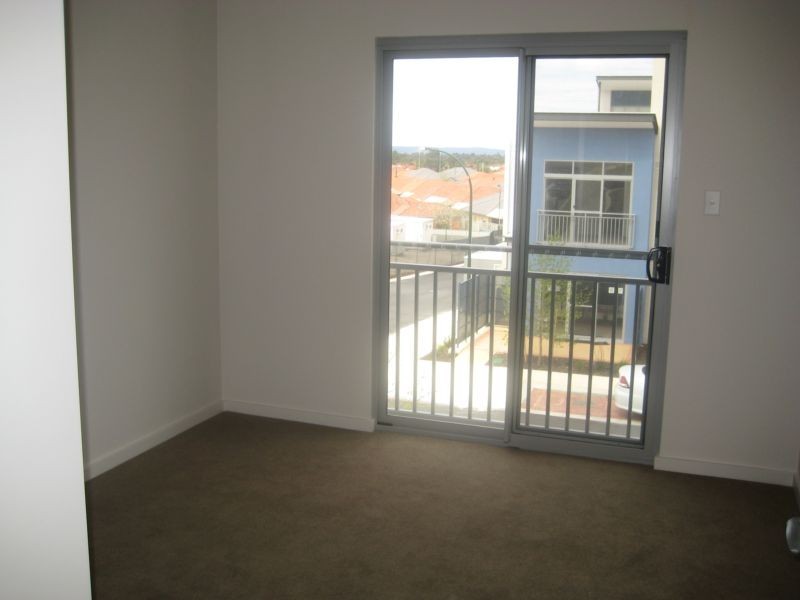 4/9 Ibera Way, Success WA 6164