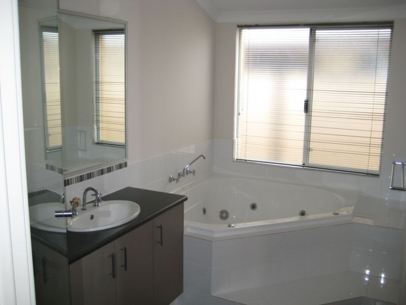 13 Edulis Avenue, Aubin Grove WA 6164