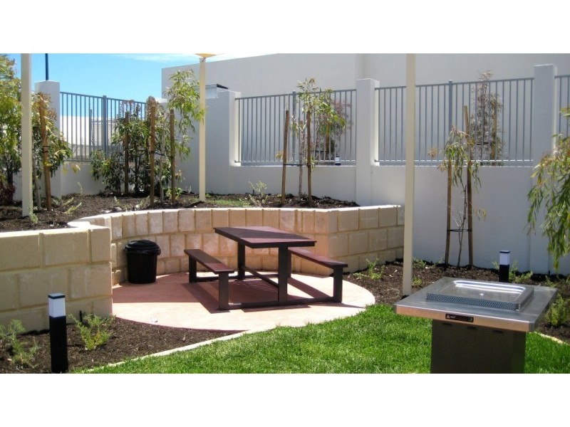 4/1 Ibera Way, Success WA 6164