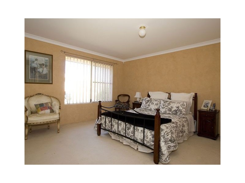 27 Marraboor Place, Success WA 6164