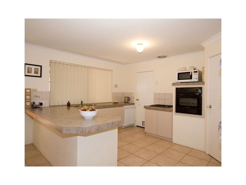 27 Marraboor Place, Success WA 6164