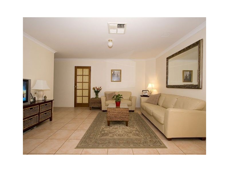 27 Marraboor Place, Success WA 6164