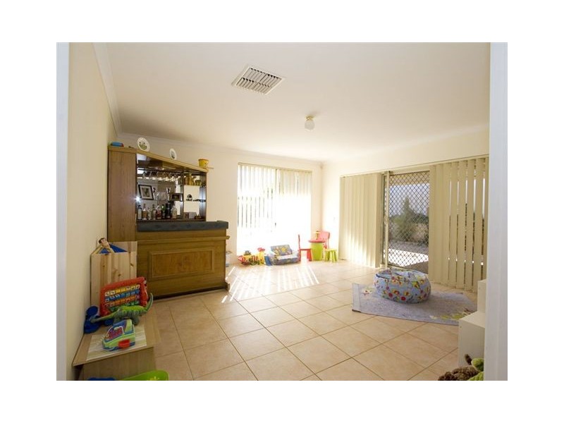 27 Marraboor Place, Success WA 6164