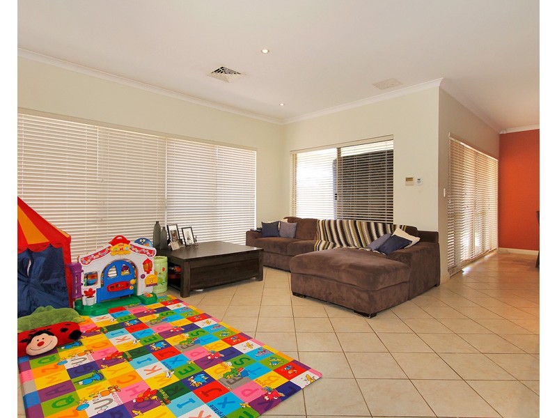 12 Berry Way, Bertram WA 6167