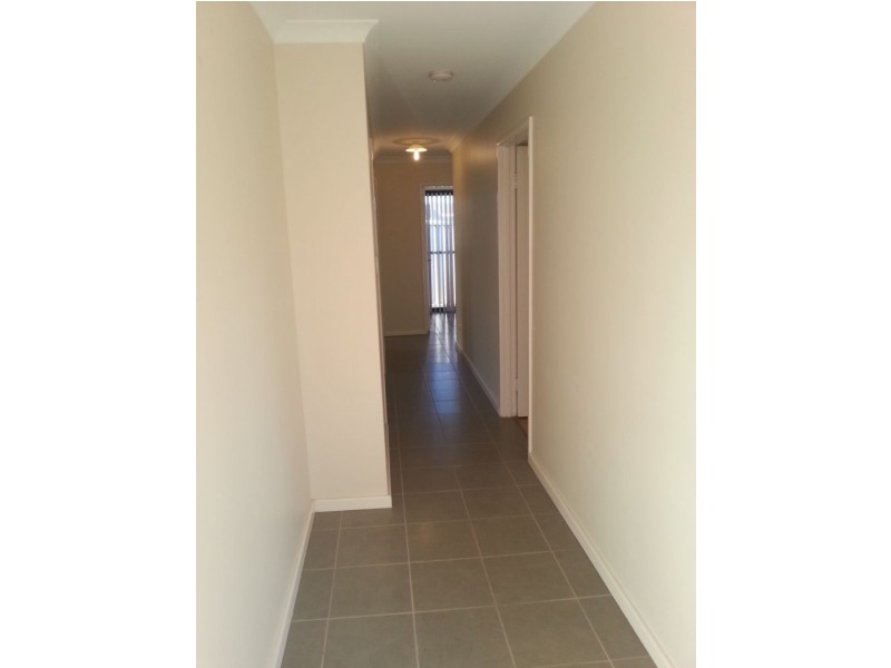 5A Coleman Crescent, Melville WA 6156