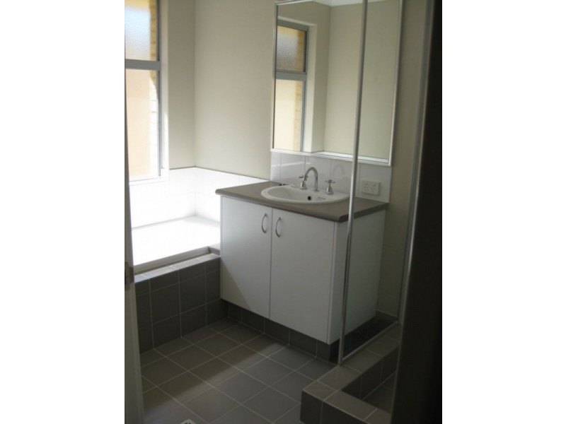 11 Modong Nook, Success WA 6164