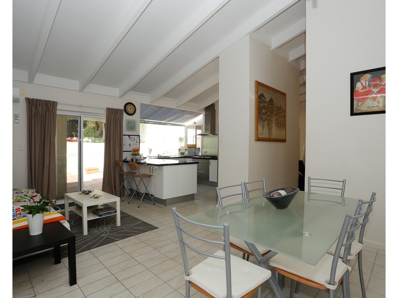 8 Calver Place, City Beach WA 6015