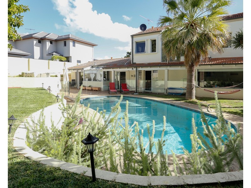 8 Calver Place, City Beach WA 6015