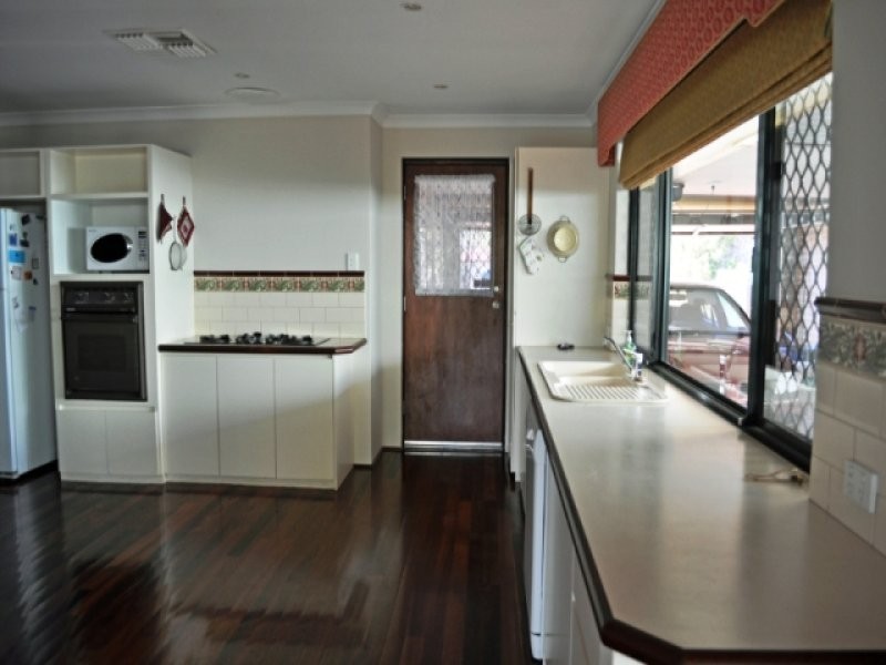 8 Daintree Close, Success WA 6164