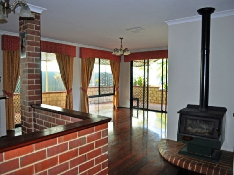 8 Daintree Close, Success WA 6164