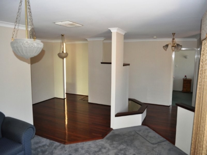 8 Daintree Close, Success WA 6164