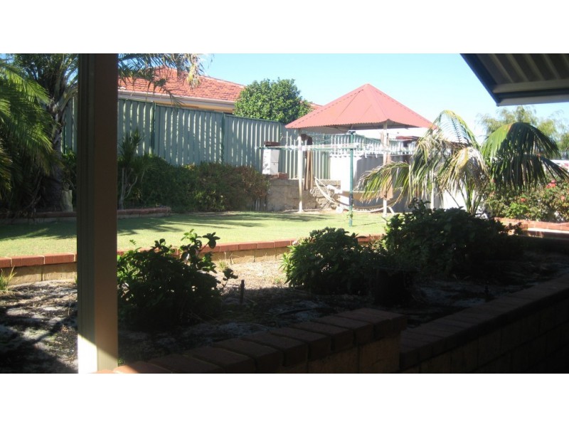 8 Daintree Close, Success WA 6164