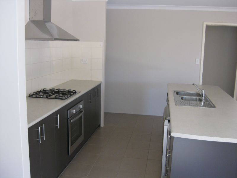 16 Humboldt Entrance, Aubin Grove WA 6164