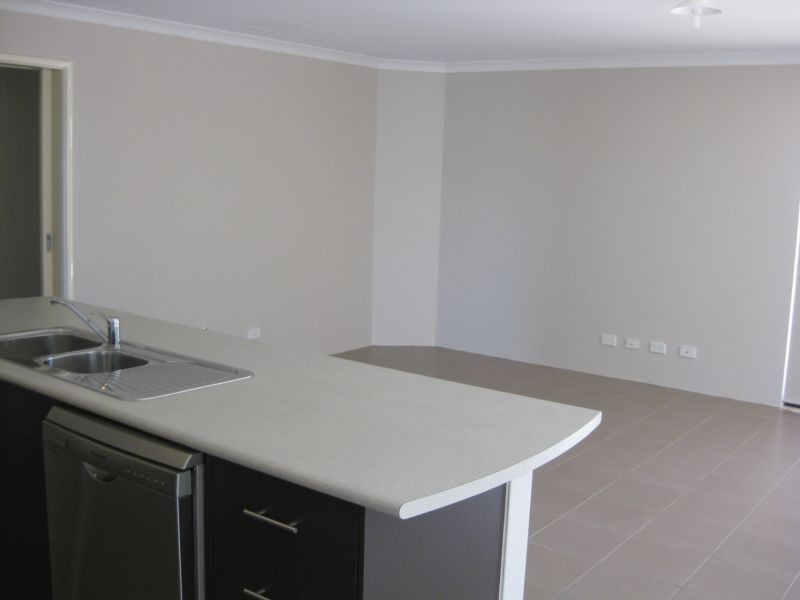 16 Humboldt Entrance, Aubin Grove WA 6164